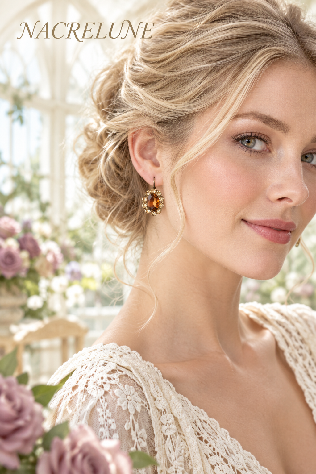 Boucles portées, portrait bohème luxe avec roses mauves et signature NACRELUNE