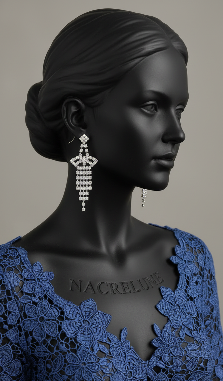 Longues Boucles d'Oreille en Strass Forme Pagode – Bijou Éclatant Design Asiatique | NACRELUNE NACRELUNE boucles d'oreille