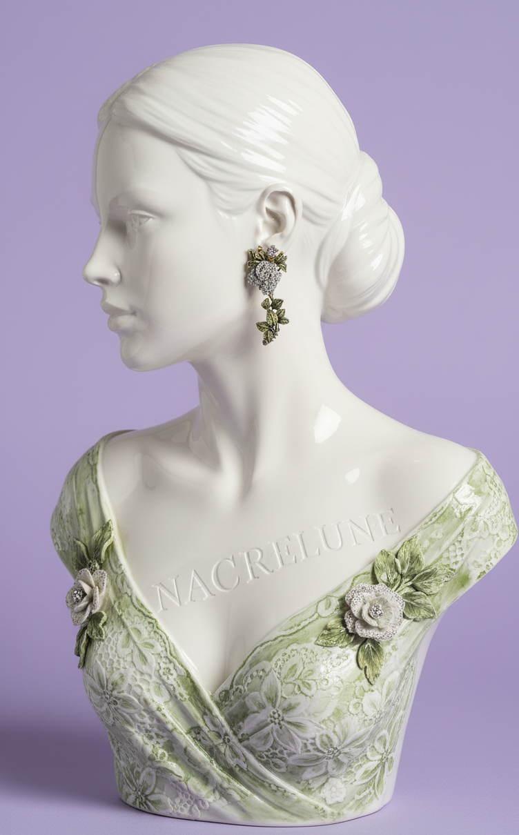 Grandes Boucles d'Oreille Strass Roses Blanches – Bijou Floral Glamour Mariage | NACRELUNE