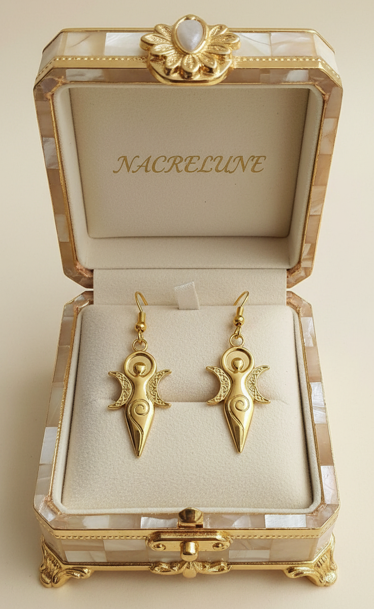 Boucles Déesse Mère en acier inoxydable plaqué or 18 carats | NACRELUNE NACRELUNE boucles d'oreille