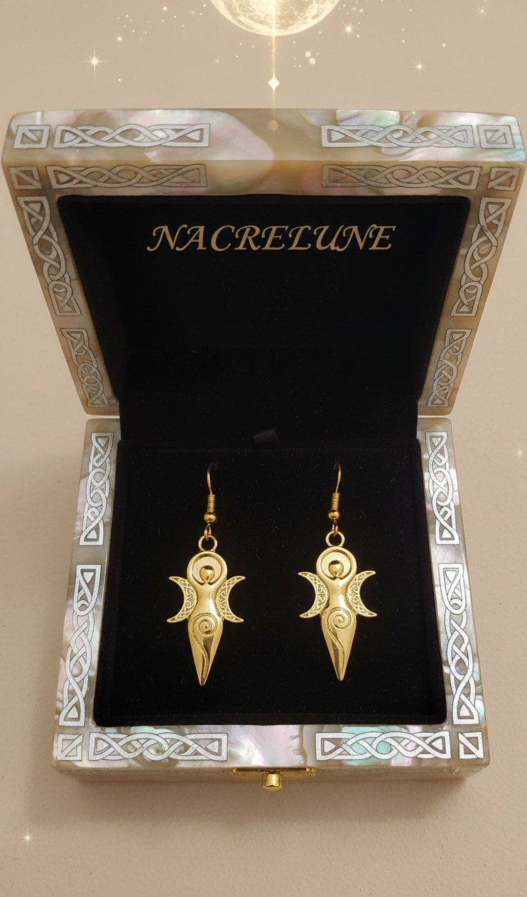 Boucles Déesse Mère en acier inoxydable plaqué or 18 carats | NACRELUNE NACRELUNE boucles d'oreille