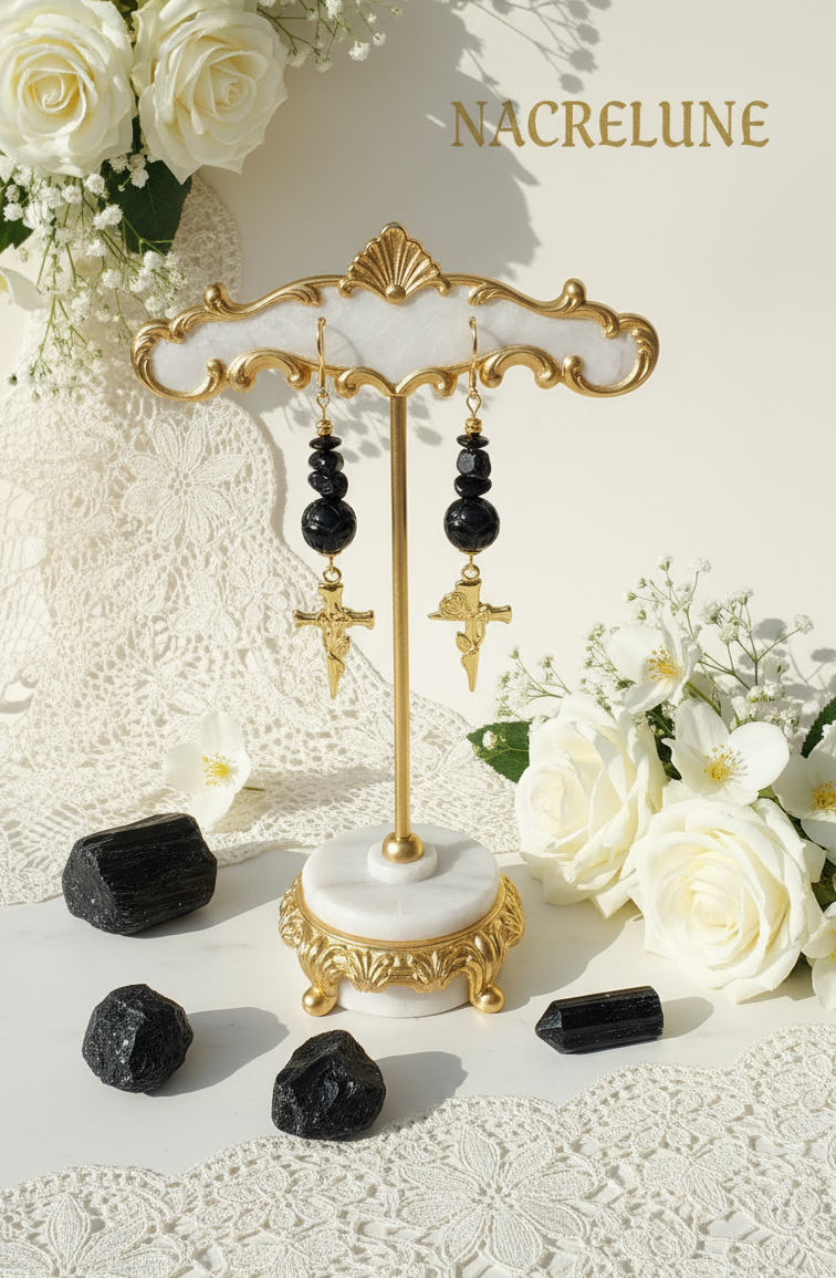 Boucles d'oreille en Onyx Sculpté – Croix Dorée à la Rose | NACRELUNE