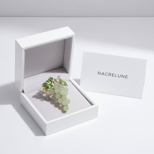 Broche boîte blanche