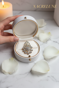 Broche Strass Blancs – Bijou Fantaisie Élégant | NACRELUNE nacrelune.com broche