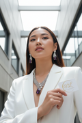 Collier en strass avec grande pierre couleur améthyste. nacrelune.com parure