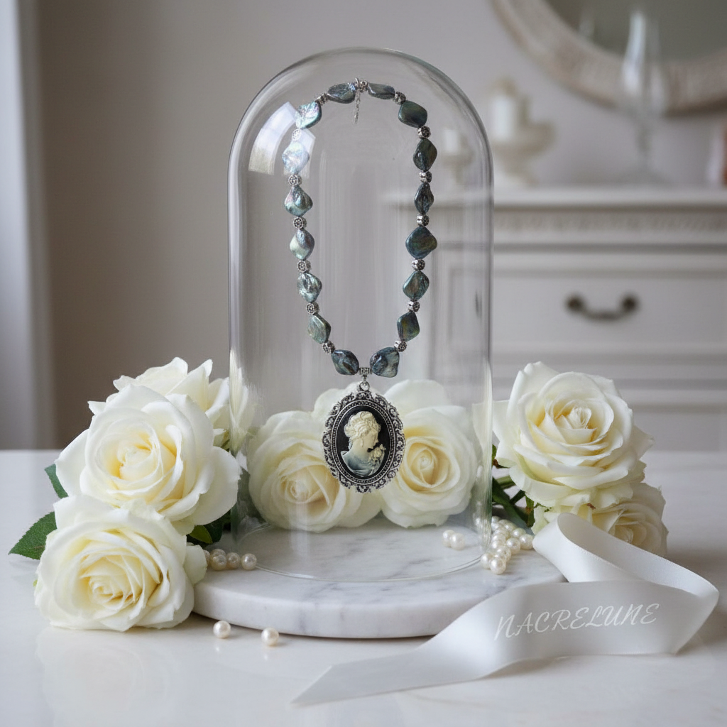 Collier en nacre avec camée nacrelune.com collier