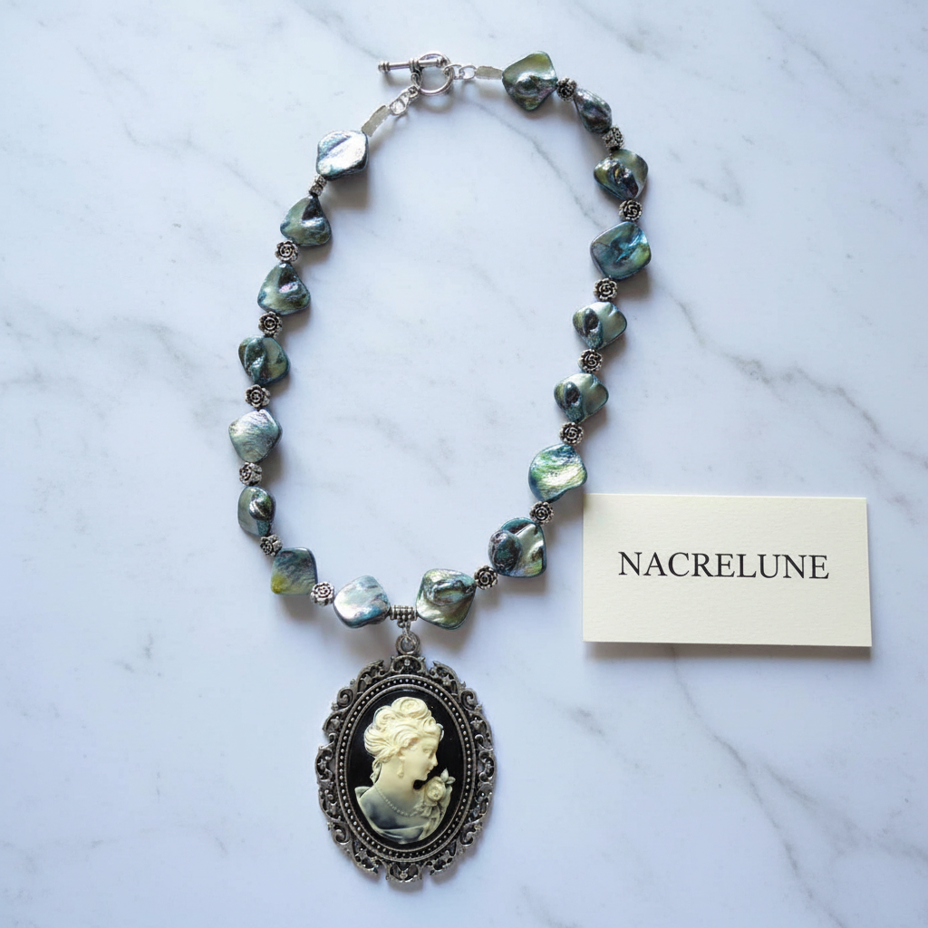 Collier en nacre avec camée nacrelune.com collier