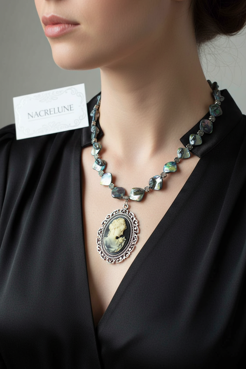 Collier en nacre avec camée nacrelune.com collier