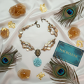 Collier en nacre doré et turquoise en résine nacrelune.com collier