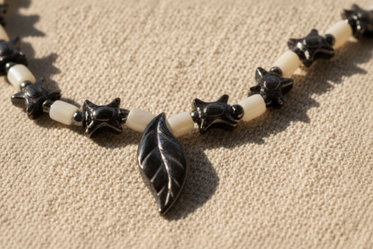 Collier nacre et tortues en hématite nacrelune.com collier