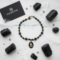 Collier en perles d'onyx avec grand camée en résine nacrelune.com collier