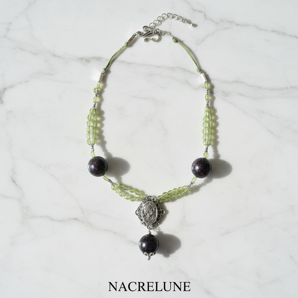 Collier en perlles de tourmalines noires et peridots véritables nacrelune.com collier