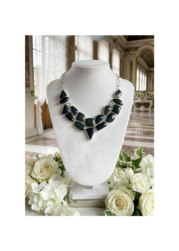 Collar elaborado en plata 925 y ágatas verdes de la India
