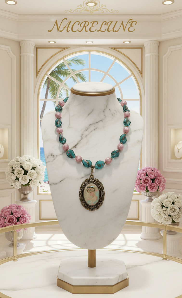 Collier Perles de Verre & Acrylique avec Grand Camée Victorien | NACRELUNE nacrelune.com collier