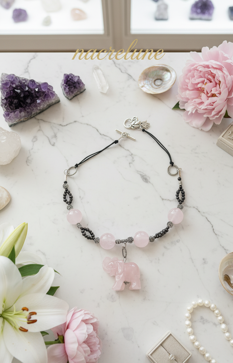 Collier Éléphant Sculpté en Quartz Rose Véritable | NACRELUNE nacrelune.com collier