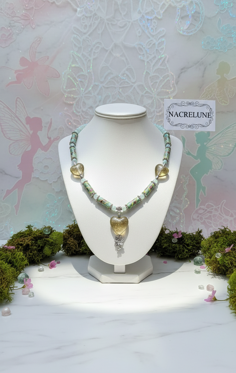 Collier en Perles de Verre Colorées – Cœurs & Pendentif Féérique | NACRELUNE nacrelune.com collier