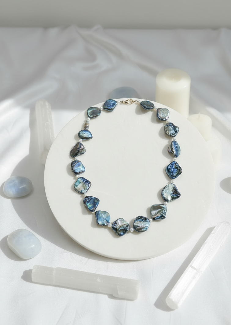 Necklace made of metallic mother-of-pearl beads and small, delicate pearls
