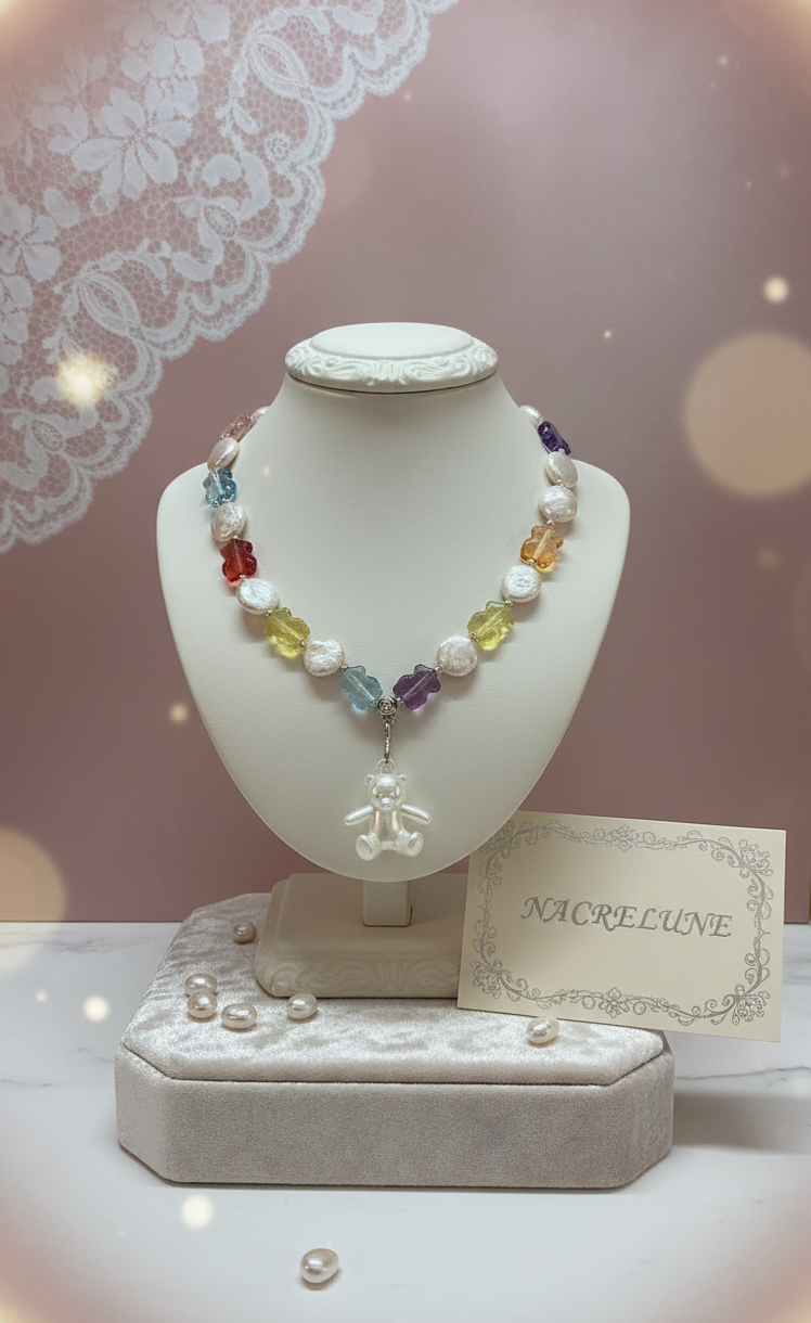 Collier Perles de Nacre & Strass avec Pendentif Ourson | NACRELUNE nacrelune.com collier