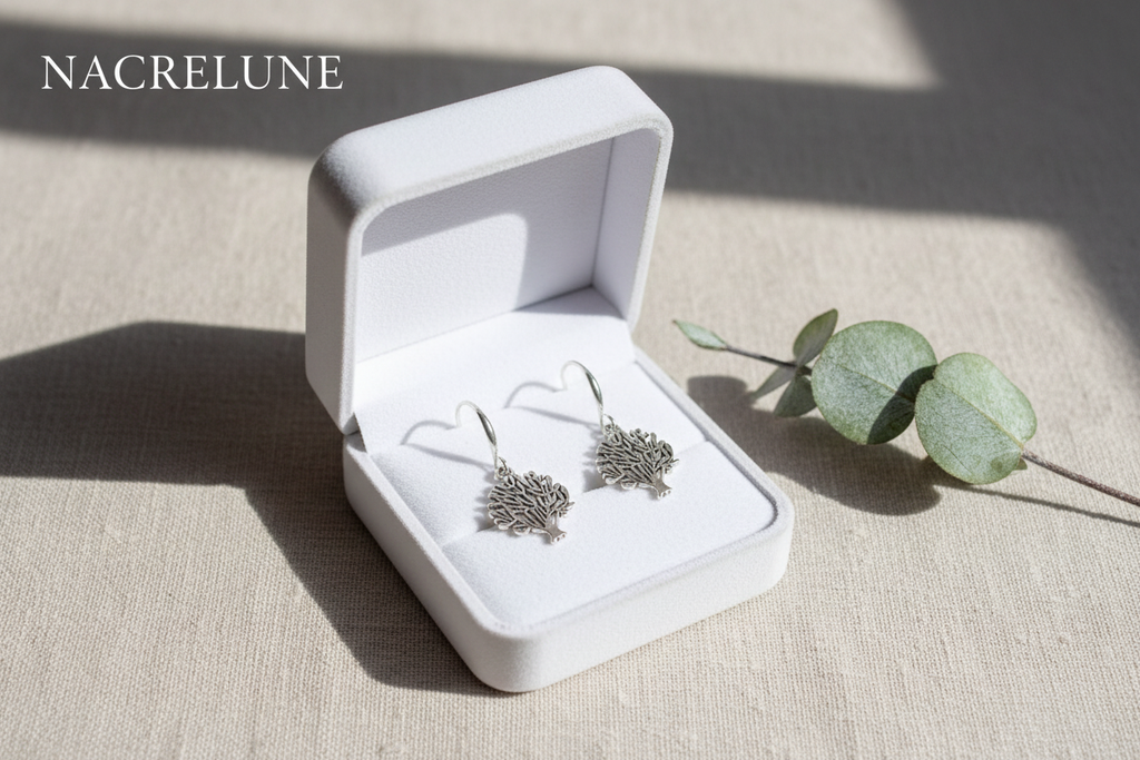 Boucles d'oreille arbre en hiver – Bijou nature & poésie hivernale nacrelune.com boucles d'oreille
