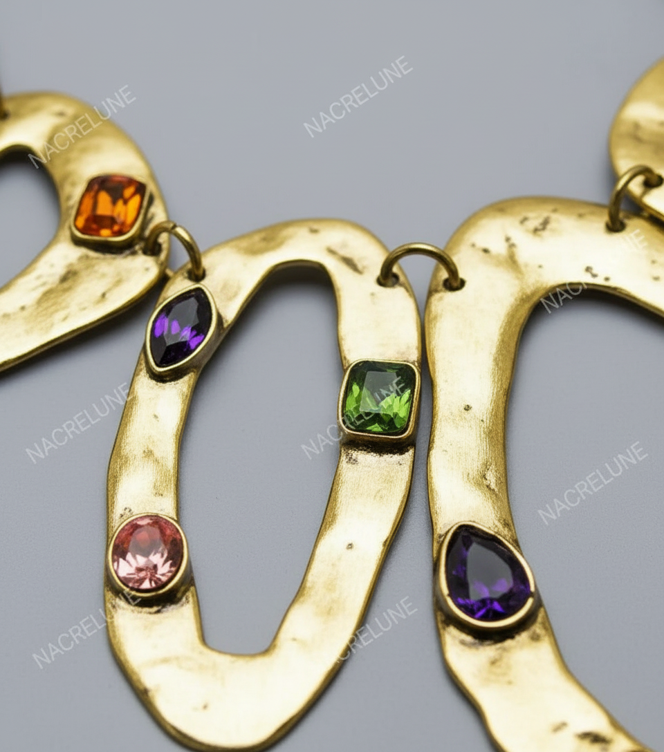 Parure en métal martelé doré et zirconias multicolores nacrelune.com parure