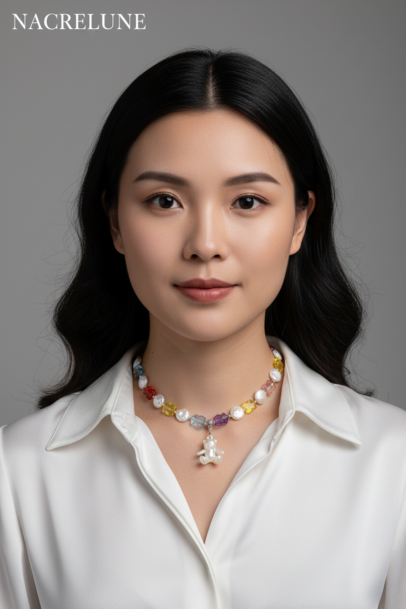 Collier Perles de Nacre Véritable et Strass avec Pendentif Ourson nacrelune.com collier