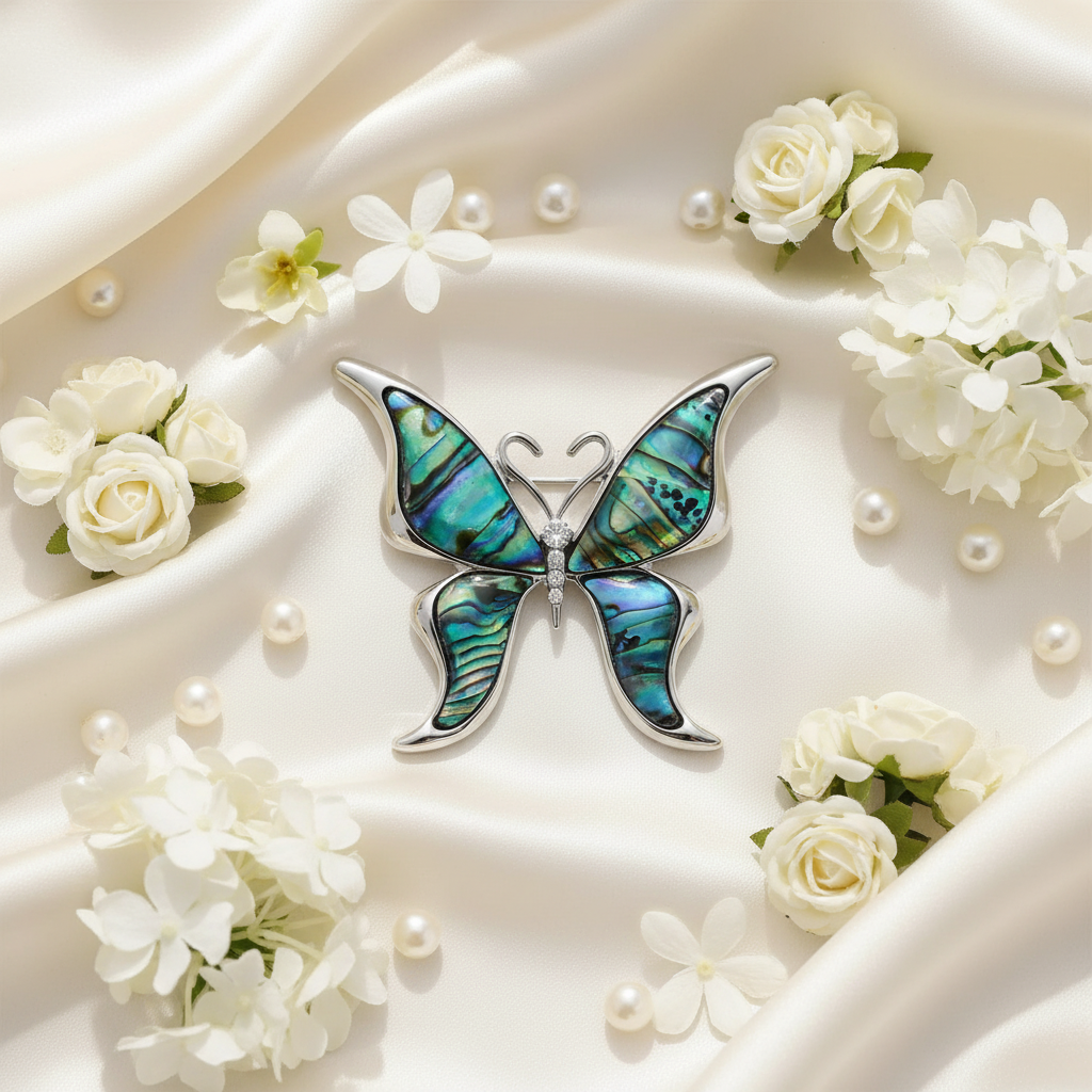 Broche papillon en nacre nacrelune.com broche