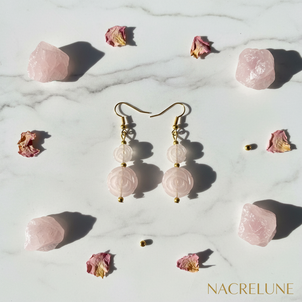 Boucles d'oreille quartz rose en forme de fleurs – Bijou lithothérapie & douceur florale nacrelune.com boucles d'oreille