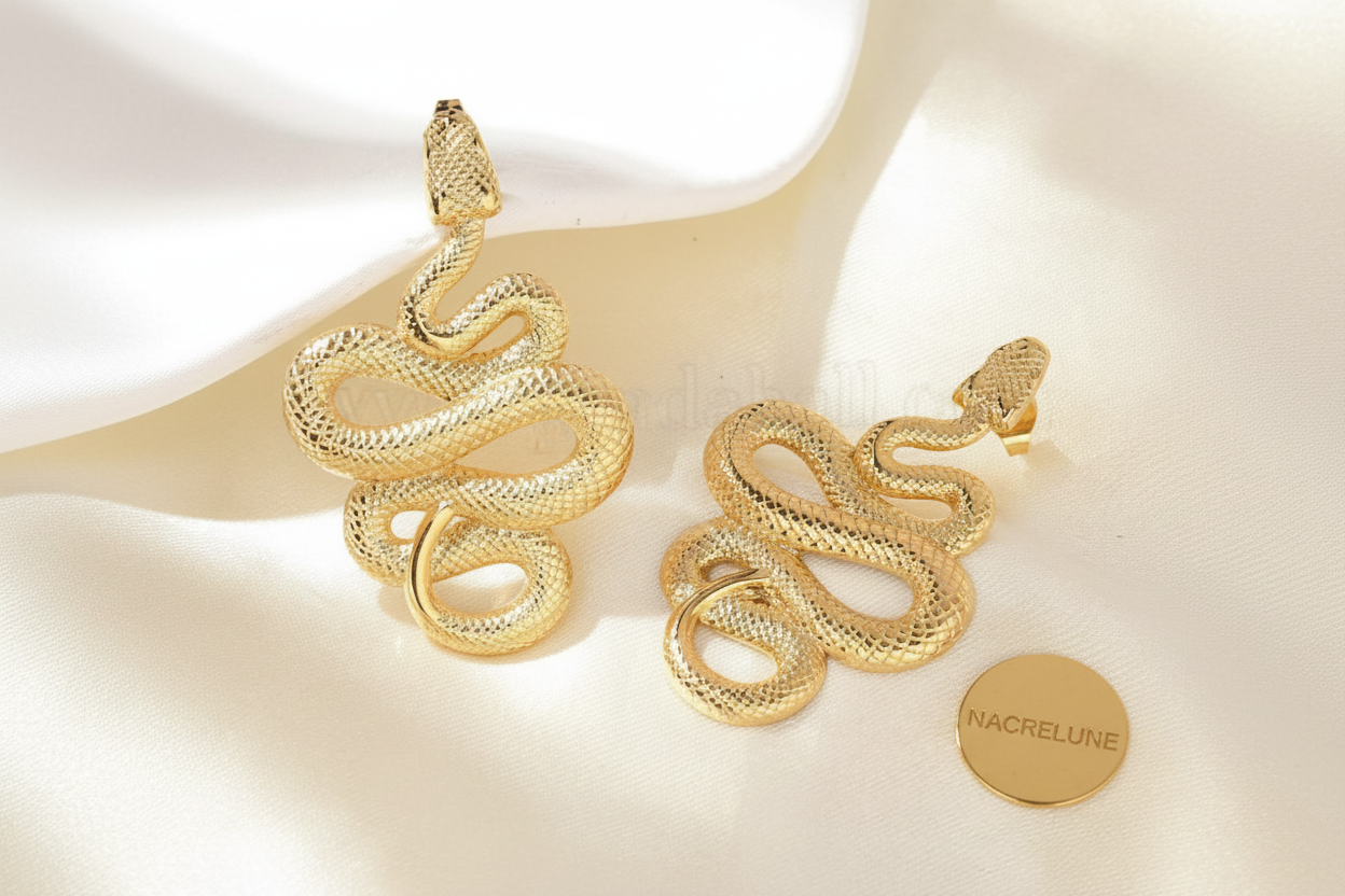 Boucles d'Oreille Serpent Plaqué Or – Bijou Mystique | NACRELUNE NACRELUNE boucles d'oreille