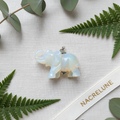Pendentif éléphant sculpté pierre naturelle Opalite nacrelune.com pendentif