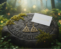 Boucles d'Oreille Triquetra en Laiton Plaqué Or – NACRELUNE