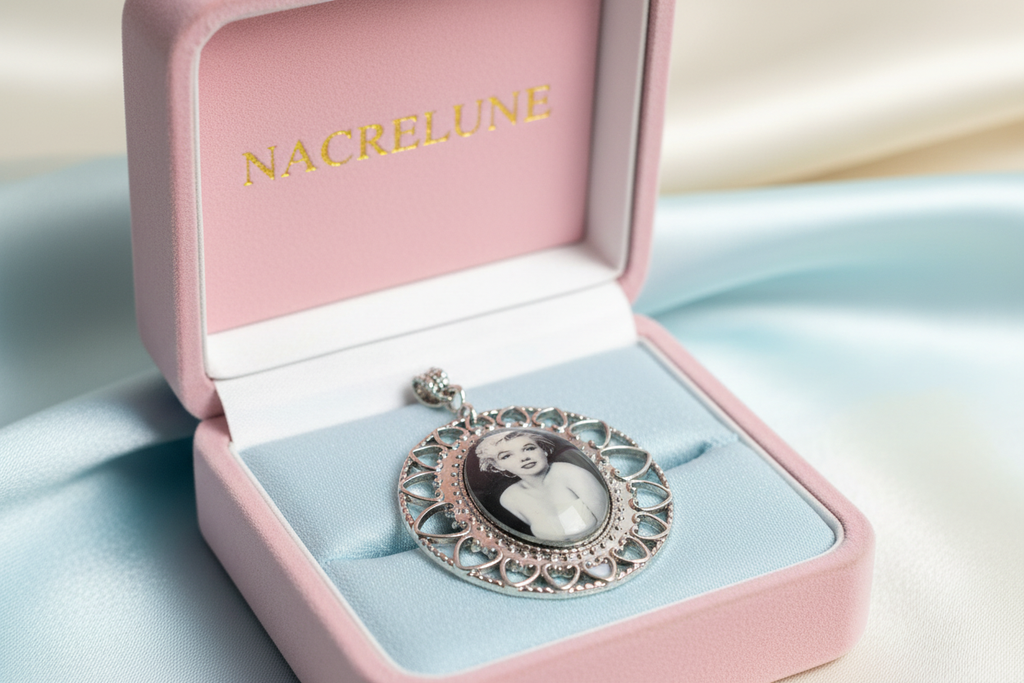 Grand pendentif camée avec photo d’actrice célèbre : choisissez le modèle nacrelune.com pendentif