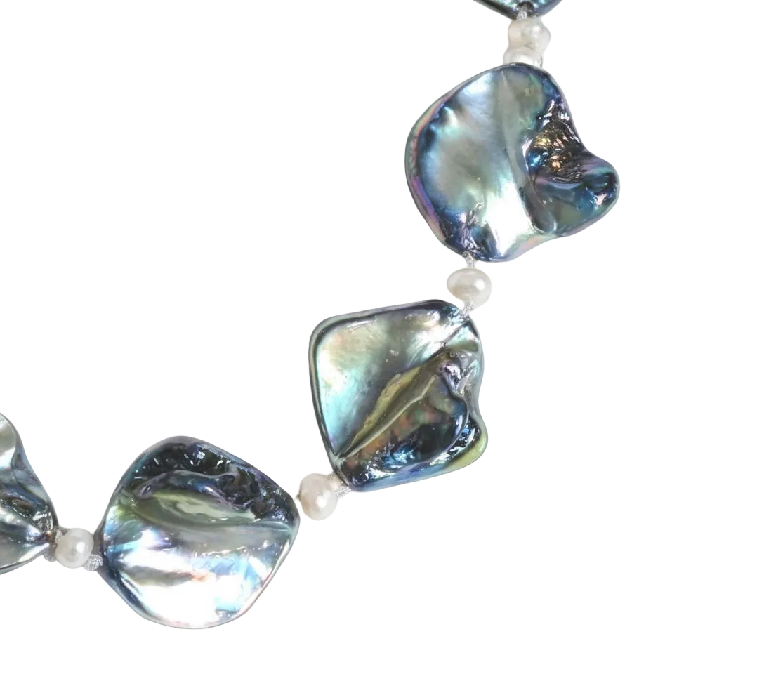 Collier en perles de nacre métallisé et petites perles fines nacrelune.com collier