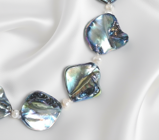 Collier en perles de nacre métallisé et petites perles fines NACRELUNE collier