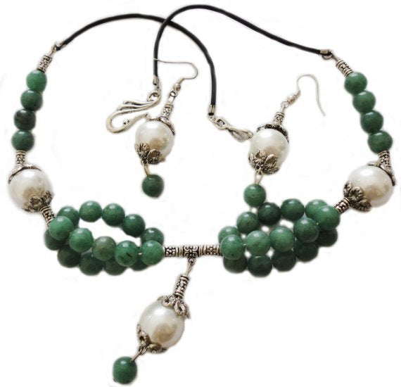 Mother-of-pearl and green jade bead set P161