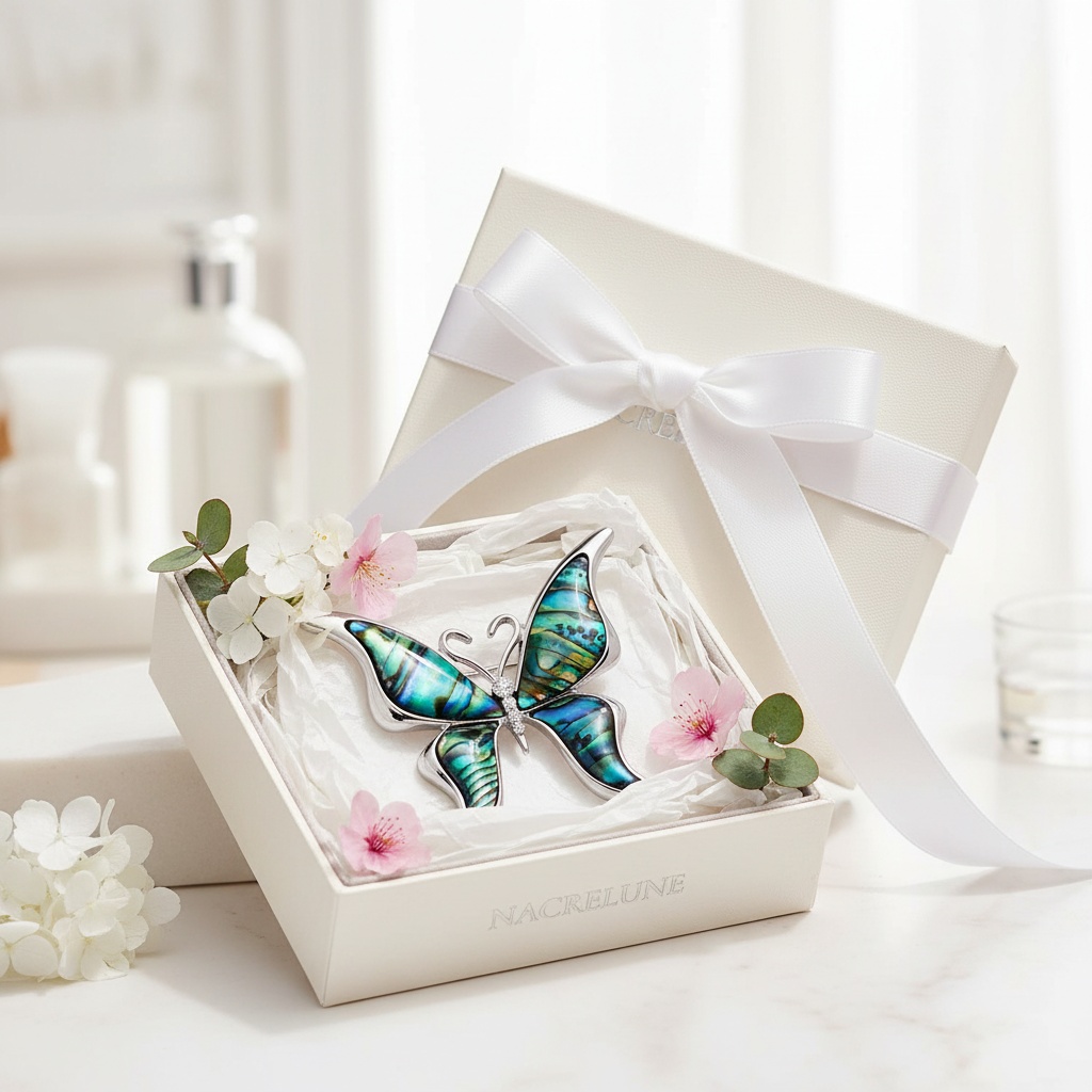 Broche papillon en nacre nacrelune.com broche