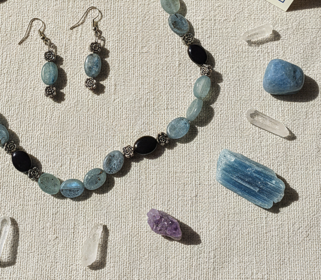 Parure Cyanite Onyx Collier Boucles Pierres Naturelles nacrelune.com parure bijoux