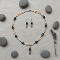 Parure Perles de Culture Saumon & Labradorite Naturelle – Collier et Boucles d'Oreilles | NACRELUNE nacrelune.com parure