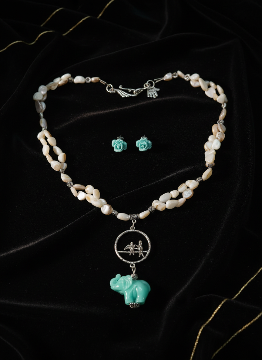 Parure en nacre avec éléphant en résine nacrelune.com parure
