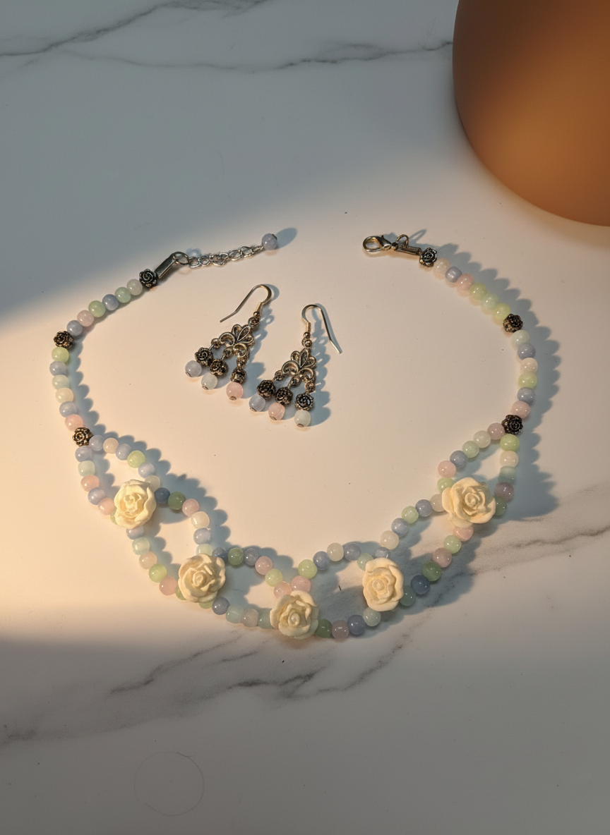 Parure roses blanches en resine et perles de verre NACRELUNE parure