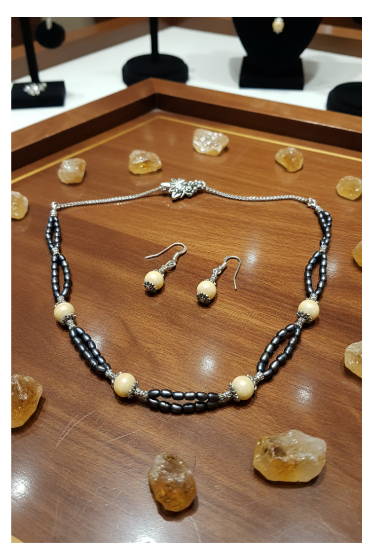 Jewelry set made of small iridescent cultured pearls and polished citrines