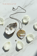 Pendentif en Nacre avec Perle en Formation – Bijou Naturel Rare | NACRELUNE NACRELUNE pendentif