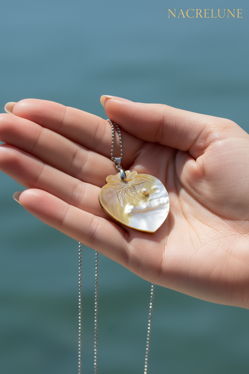 Pendentif en Nacre avec Perle en Formation – Bijou Naturel Rare | NACRELUNE NACRELUNE pendentif