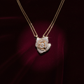 Pendentif en strass en forme de rose stylisée nacrelune.com pendentif