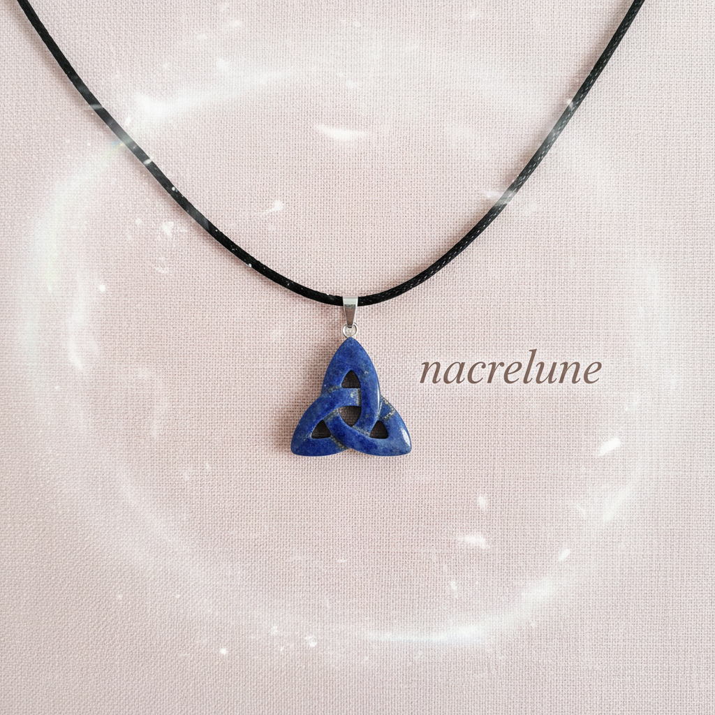 Pendentif Triquetra en Pierre Naturelle | Bijou Celtique – Nacrelune Bleu NACRELUNE pendentif