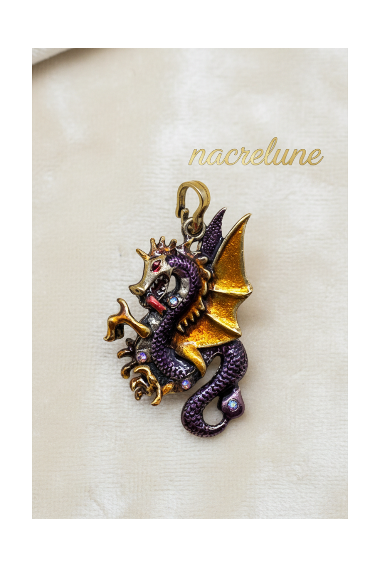 Dragon-shaped pendant, choose your color.