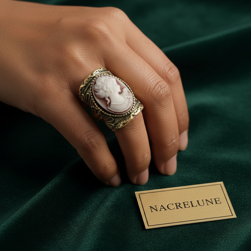 Bague fantaisie vieil or avec camée nacrelune.com Bague