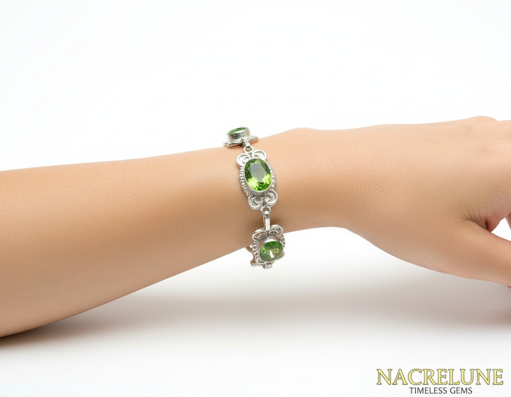 Bracelet en argent avec peridots (olivines) nacrelune.com bracelet