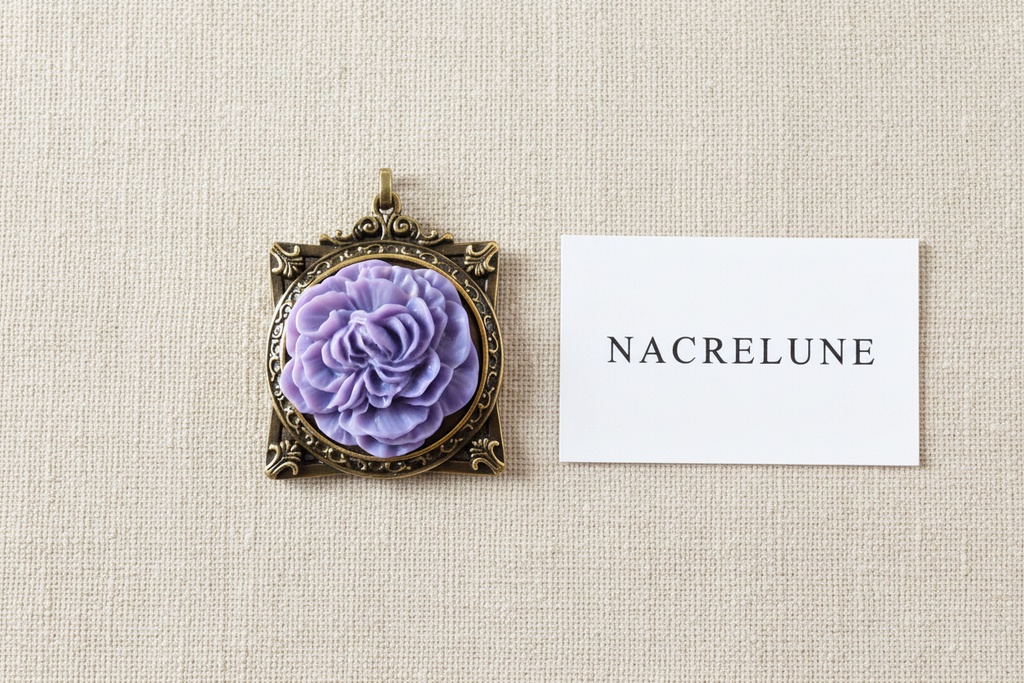 Pendentif cadre avec fleur, choisissez votre couleur nacrelune.com pendentif