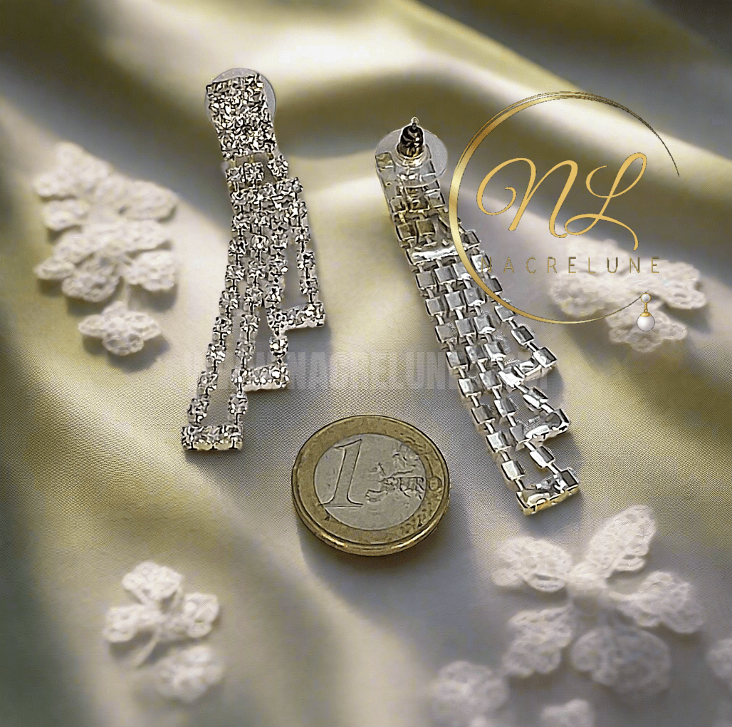 longues boucles en strass