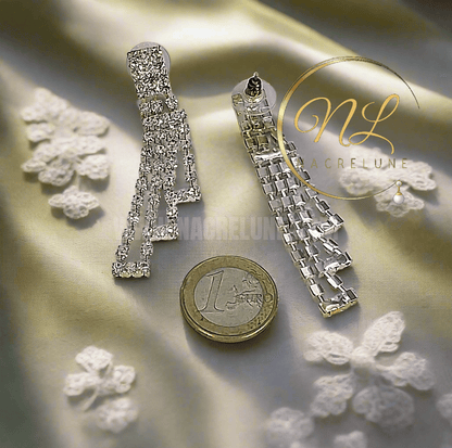 longues boucles en strass